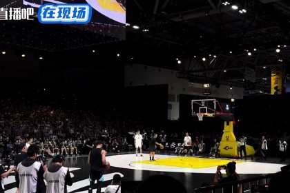 库里训练营Day3：Logo三分轻松命中 外加腰间环绕换手拉杆上篮