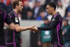 拜仁3连大胜可喜，纸糊后防被鱼腩捅穿让枪手偷笑